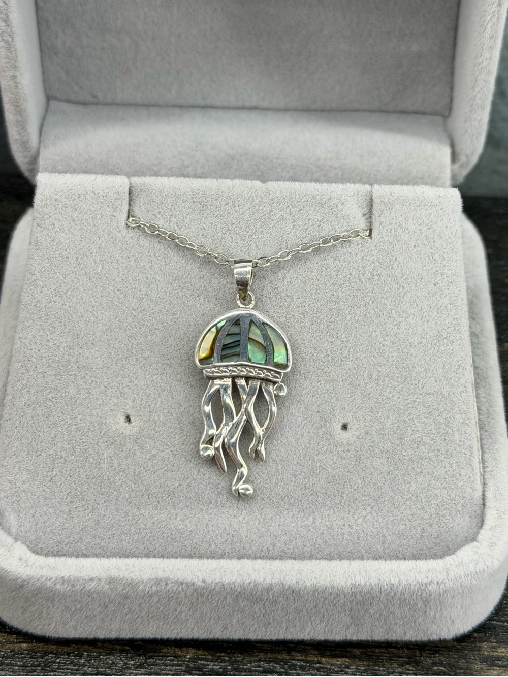 Beautiful Natural Mother of Pearl Jellyfish Pendant Necklace 925 Sterling Silver